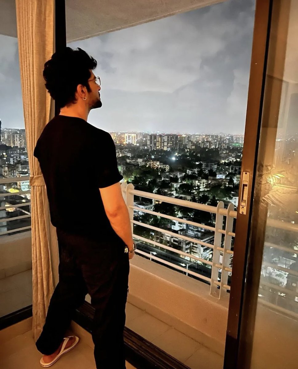 nashiktimestoi's tweet photo. Check out the view from @RaQesh19’s new home in #Mumbai!

#RaqeshBapat #RaqeshBapatArmy #newbeginnings #Newhouse #BiggBoss https://t.co/S0FyVvIO4N
