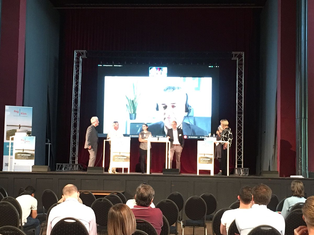 Abschließend die #Podiumsdikussion zu den Bedarfen der #Klimaanpassung uns Ergebnissen der #Workshops des zweiten Tages  der zweiten #RegIKlim #Statuskonferenz.
#BMBF #Fördermaßnahme #RegionaleInformationenZumKlimahandeln #Klimawandelanpassung #regional #kommunal #Klimawandel