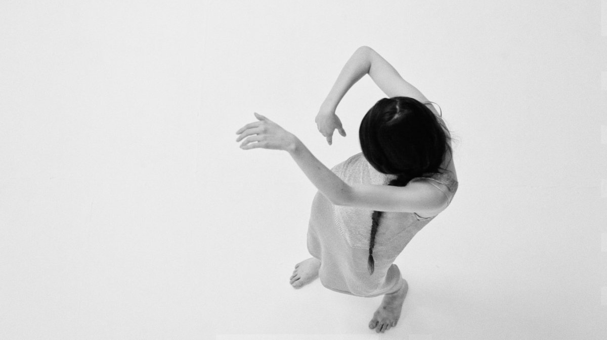 florafaunaprjct's tweet photo. B l u e b e l l s . Now available at https://t.co/UUTTAdb46G #dance #screendance supported by  @artscouncil_ie @dlightstudios residency partners @projectarts @DanceIreland https://t.co/1jkhZIqr0B