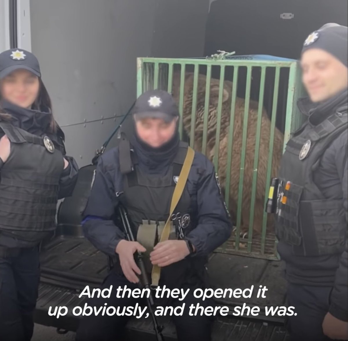 schmoozequeen's tweet photo. Men Travel 280 Miles Through #Ukraine To Rescue A #Bear
🤎😇🤗🧸🇺🇦 #StandUpForUkraine #BearRescue #CircusAnimals
@dodo 
https://t.co/anWchu1wfR https://t.co/twcNe3uXTP