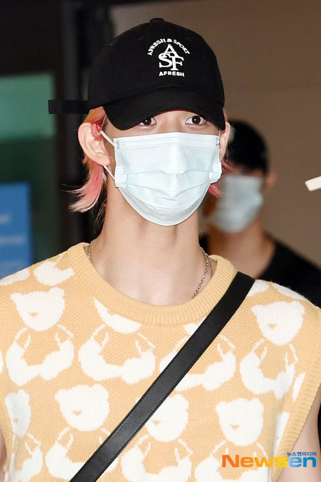 baejinyoung_sg's tweet photo. 220512 ICN 🛬
— #배진영 #裴珍映 #baejinyoung #CIX #씨아이엑스 #complete_in_X https://t.co/LnhUVJhzIa