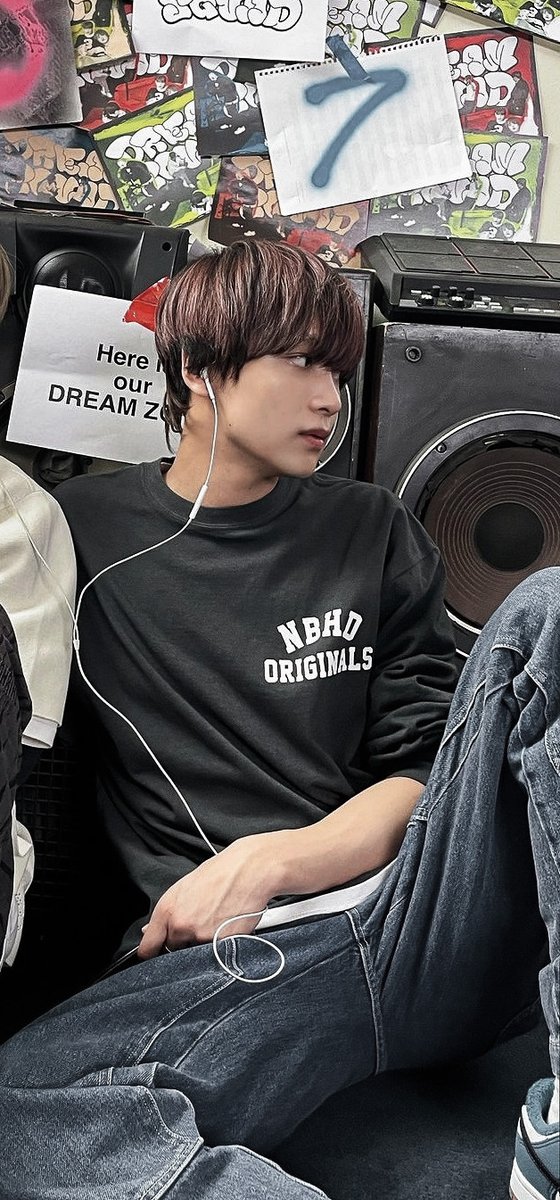 ihaecyou's tweet image. lee haechan oh my god..