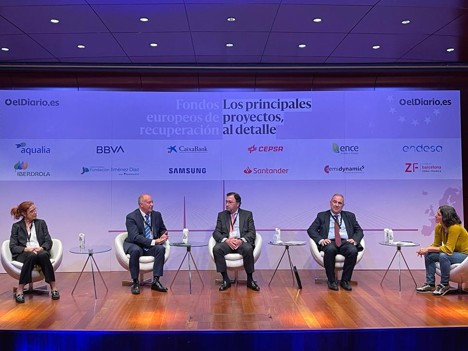 aqualia's tweet photo. Continúa el Encuentro organizado por @eldiarioes:
🎙️Lafuente: "La #digitalización te permite una gestión integrada, actuando de igual manera en territorios grandes y pequeños"
🎙️Lafuente: "Tenemos recursos, no residuos. Lo importante es ver el #agua es su #globalidad"
.
#fondosUE https://t.co/GhPGytlrnG
