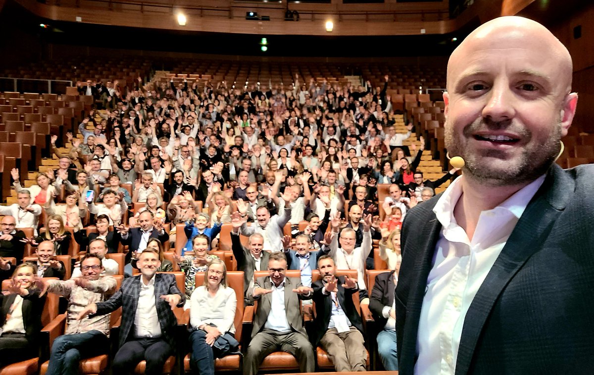 RigaldoAlex's tweet photo. Un immense plaisir d'avoir animé ces deux jours de Codir des Codirs #Orange_GrandOuest à Tours. Merci à la dream team de la com, aux intervenants et aux 250 participants pour leur énergie ! https://t.co/5Av6imeExy
