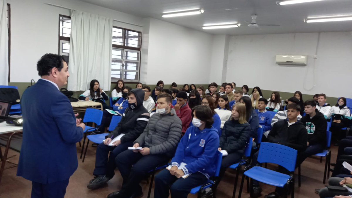 Superclau6's tweet photo. Proyecto Los Jueces en la Escuela.  Amadeo Bonpland. Regional II Obera. 
@EscurdiaViviana @CGEMisiones @jalbertogalarza @linares_cielo @BarbaroLorena @misioneseduca @ArtuiLucila https://t.co/u77DknJICA
