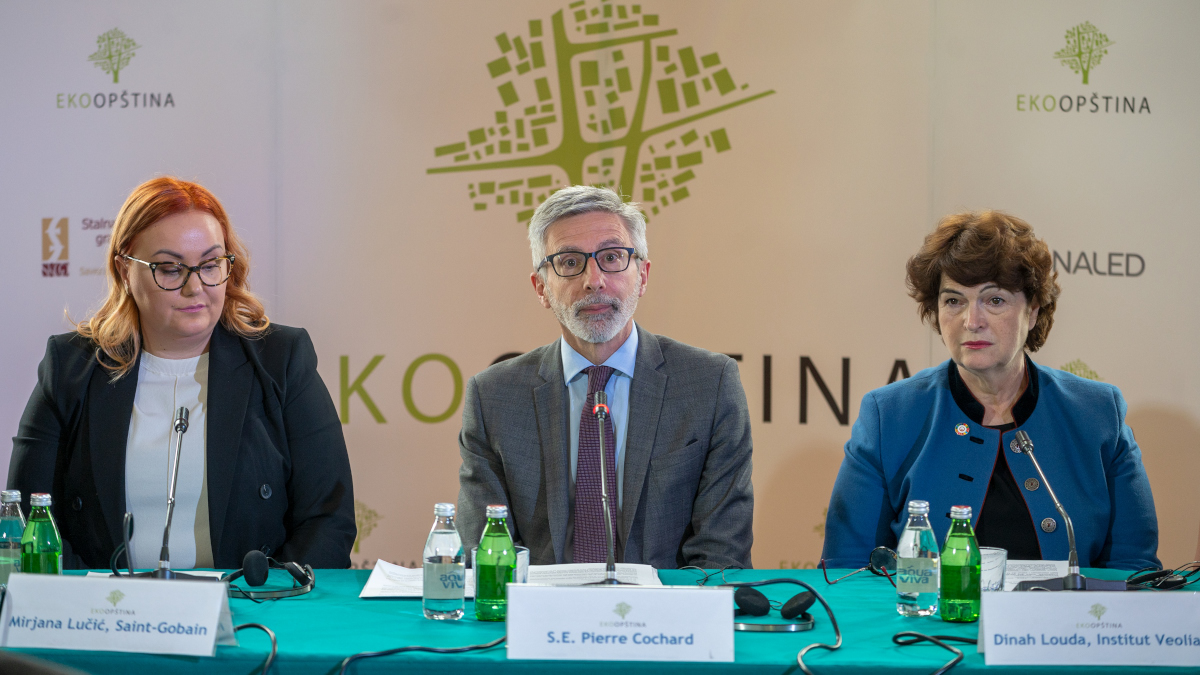 FranceenSerbie's tweet photo. « 🌳 Lancement du concours villes durables « Ekoopština » en Serbie 🇷🇸en présence de nos partenaires @Saintgobain @Veolia @Decathlon @Naled_serbia @SKGO_sctm @institutveolia le 10 mai à l'ambassade de 🇫🇷. Pour plus d’informations 
➡️ https://t.co/RwoBBhpfv3 https://t.co/l09lJk09A6