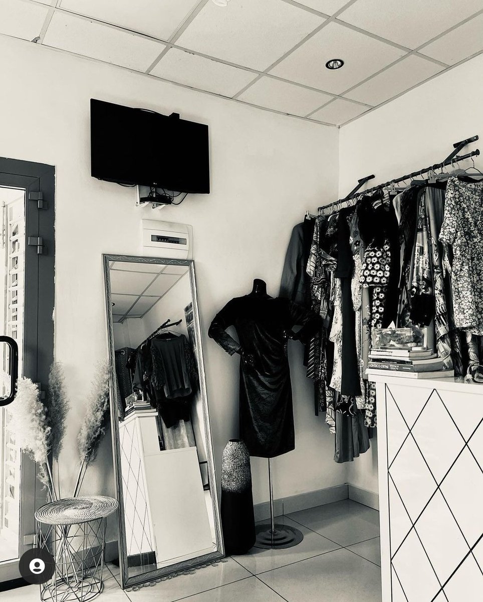 Ledawa's tweet photo. ACTUAL AND VINTAGE
BOUTIQUE E42
@ACandVI
@b_ssadi

https://t.co/vFGYuj6IW2 https://t.co/4d127KNbcr