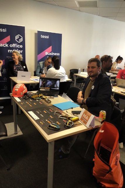 #SJA2022. Nos employeurs ravis de pouvoir rencontrer des jeunes ce jour au stade Pierre Mauroy de Lille dans le cadre du Salon jeunes d avenir.
Une journée riche d échanges et d opportunités.
<a href="/VVettivel/">Virginie Vettivel</a> <a href="/MSavary_PE/">Murielle Savary</a> <a href="/dorotheDELCROIX/">Dorothée DELCROIX</a>