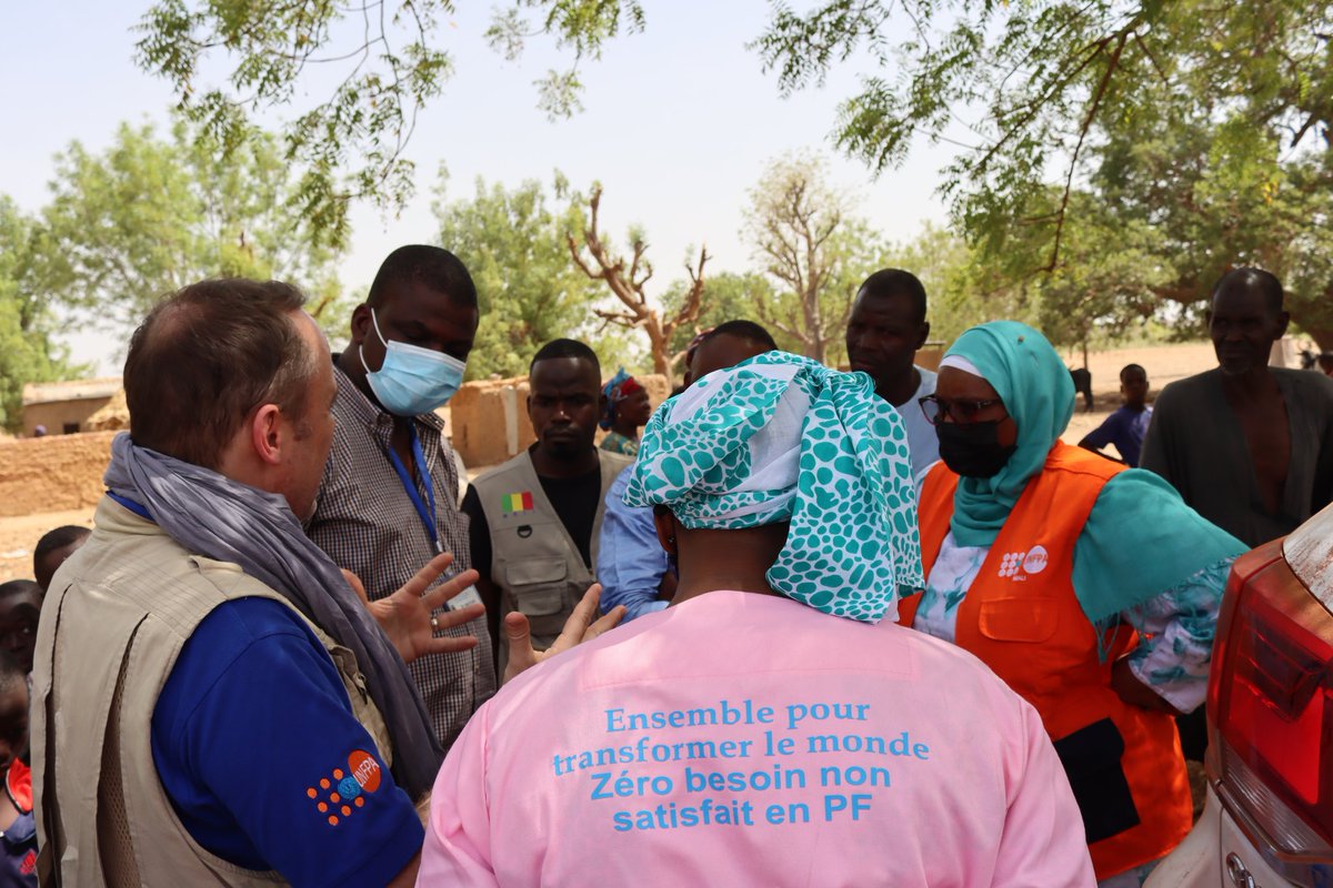 unfpa_mali's tweet photo. Mission conjointe avec #Mali_Ministère_Santé - #DCM de suivi des interventions soutenues par #UNFPA en santé maternelle à #Koulikoro.
Le Rep @sassyves a visité la maternité de N’gabacoro disposant d'une #sage_femme VNU déployée par UNFPA et qui recevra une maternité préfabriquée. https://t.co/F44wN1BEdi