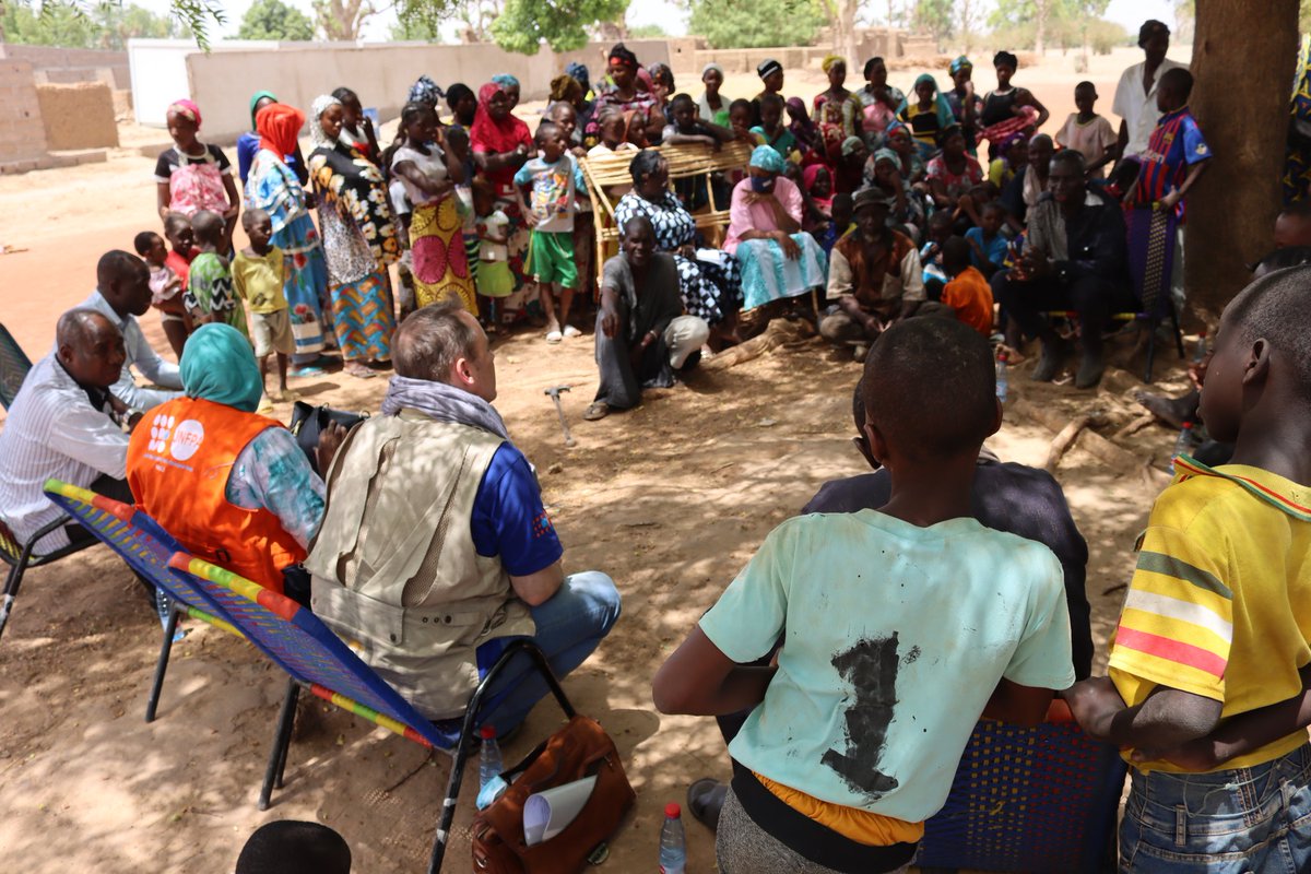 unfpa_mali's tweet photo. Mission conjointe avec #Mali_Ministère_Santé - #DCM de suivi des interventions soutenues par #UNFPA en santé maternelle à #Koulikoro.
Le Rep @sassyves a visité la maternité de N’gabacoro disposant d'une #sage_femme VNU déployée par UNFPA et qui recevra une maternité préfabriquée. https://t.co/F44wN1BEdi