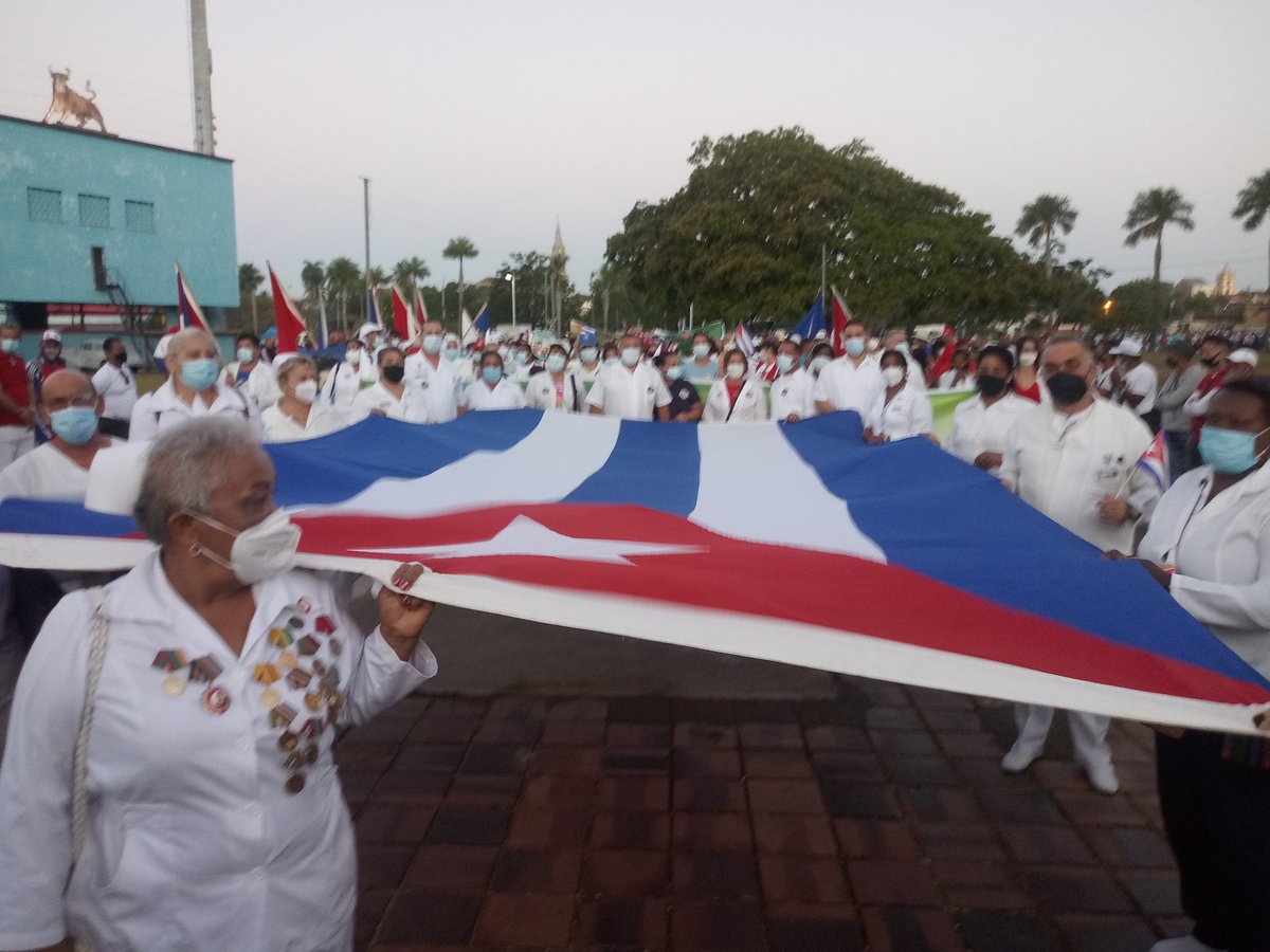 En nombre de todo el Ejercito de Batas Blanca de #Camaguey quiero hacerles llegar las mas gratas Felicitaciones a Enfermeras y Enfermeros en su Día. #PorCamagueyTodo <a href="/japortalmiranda/">José Angel Portal Miranda</a>. <a href="/dpscamaguey1/">Dirección General de Salud Camagüey</a> <a href="/GeoPAlvarez/">Georgina Pérez Alvarez</a> <a href="/robertocarraza/">Dr. Roberto Alejandro Carrazana</a> <a href="/DrLeonardoRR/">Leonardo Ramírez Rodríguez</a>. <a href="/saludcamaguey/">dpicmw</a>