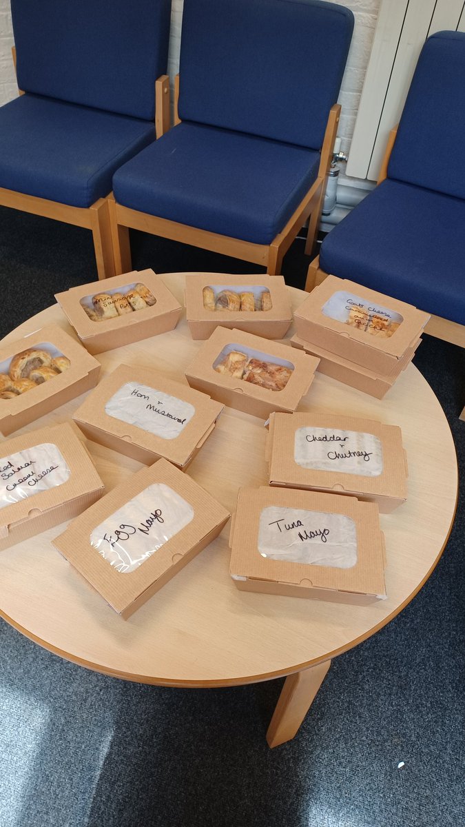 Limpsfield_Inf's tweet photo. Thank you to our wonderful LSA for providing staff with an amazing lunch today. Thank you to Coffee at Kiwi House. It looks delicious! #WellbeingWednesday https://t.co/IUp4kwUpPC