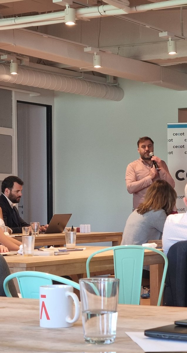 santirius's tweet image. El #mkday és un espai de coneixement i treball a l'entorn del màrqueting en un format nou que creiem que tindrà un gran futur.
Malgrat tot, cal aprendre a explicar la tecnologia utilitzant menys termes anglosaxons ja que tenim una llengua prou rica.
@PatronalCecot @creat360