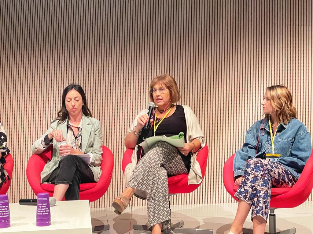 ocupaciocat's tweet photo. 🟢 La subdirectora de Polítiques Actives del #SOC, Susana Díaz, al seminari final del projecte #GOPY
📌 Aquesta iniciativa de treball en xarxa promou l'accés dels #joves a banda i banda dels Pirineus a pràctiques professionals, feina, voluntariat i #formació.
🇪🇺 #FonsUECat https://t.co/iTC63so370