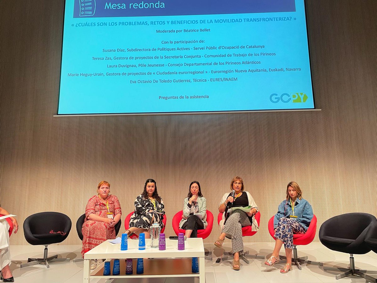 ocupaciocat's tweet photo. 🟢 La subdirectora de Polítiques Actives del #SOC, Susana Díaz, al seminari final del projecte #GOPY
📌 Aquesta iniciativa de treball en xarxa promou l'accés dels #joves a banda i banda dels Pirineus a pràctiques professionals, feina, voluntariat i #formació.
🇪🇺 #FonsUECat https://t.co/iTC63so370