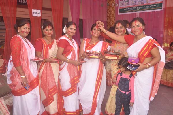 Did You Know?
The extremely gorgeous white saree with red border is known as Lal Paad Shada saree. The traditional look is synonymous with Durga puja and the classic weave is loved by Bengali women. The fabric is a timeless design that will always be in style. #NFTCommunity #nft