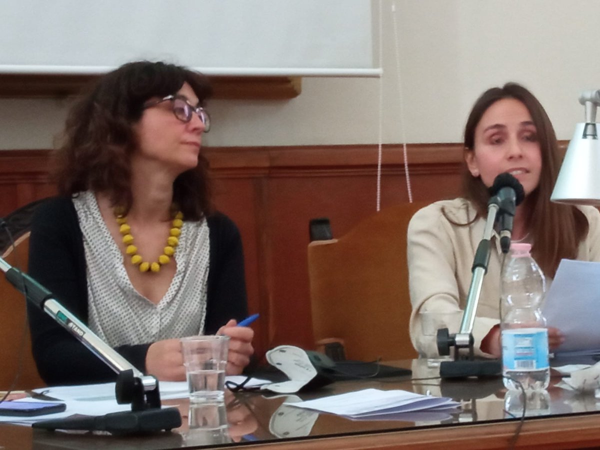 CentroCIRSIL's tweet photo. Florencia Ferrante di @UniGenova e Natalia Peñín di @Unibo, ricercatrici di @LITIAS_PRIN2017 ci presentano ora lo studio del "Diccionario ricciano y anti-ricciano" e della sua ricezione ed struttura, con alcune considerazioni traduttologiche. Aprite immagini 👇👇 https://t.co/6uRFgYBg1q