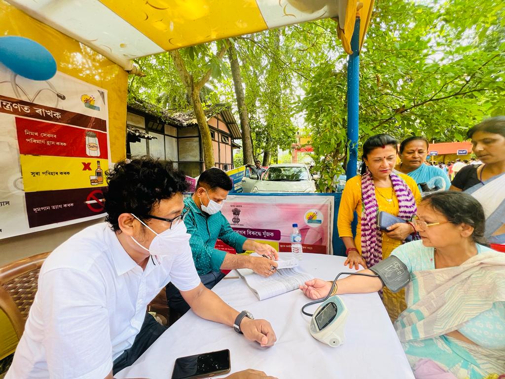 A_ArogyaMandir's tweet photo. #AB_HealthandWellnessCentre of #Assam is helping communities prioritize health by encouraging participation in the Block Level Health Mela. #4YearsofHWC @MansukhMandviya @MoHFW_INDIA @DrBharatippawar @PMOIndia @iamvikassheel @ashoktennis1 @vishalchauhan_1 https://t.co/y8vNGXYJQO