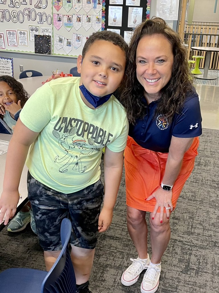DrMJHubb's tweet photo. Moving mountains @BHKnights512!  Love to see kids goal set and excited to share their progress! I love to connect with kids! #KeepingSMSDstrong @theSMSD https://t.co/swHu6RAeKU