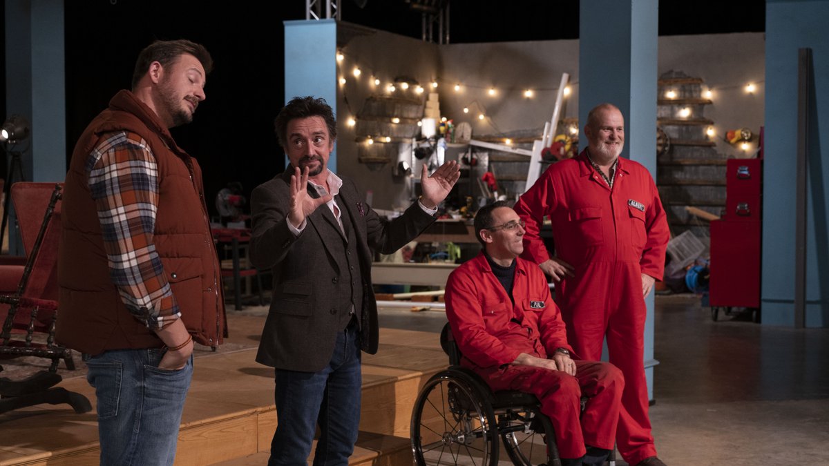 Three amateur pilots go up against a trio of stunt fans to build an ingenious machine that will let <a href="/RichardHammond/">Richard Hammond</a> feed his dog without leaving his desk… #CrazyContraptions, 8pm on <a href="/Channel4/">Channel 4</a>