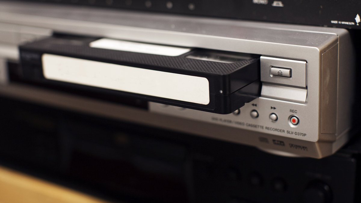 DanielAshley13's tweet photo. #WellBackInMyDay The VCR was modern technology. We've come a long way. https://t.co/1YdHmMdZFS