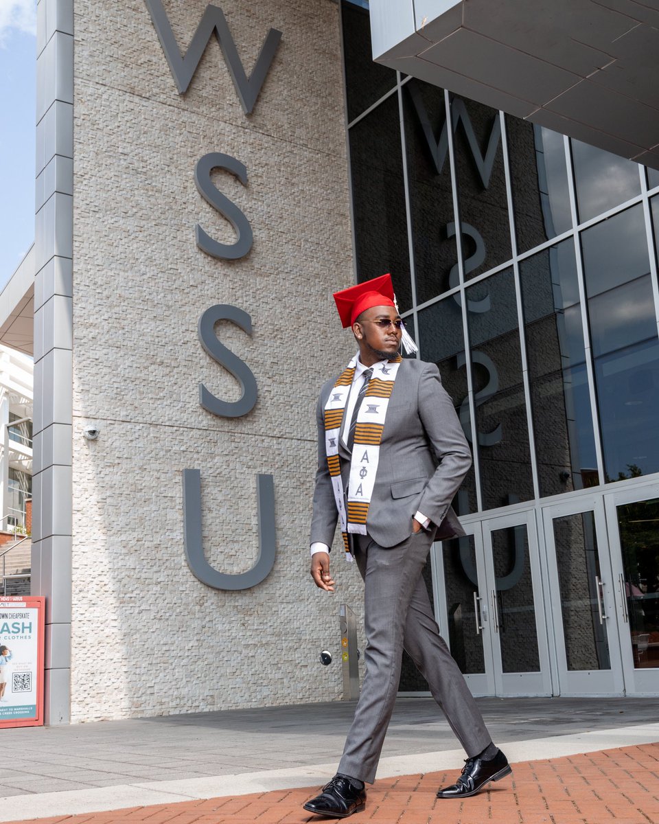 Worldwide_Dez1's tweet photo. Dear WSSU,
Thank you ! 

B.S in Computer Science , Minor in Mathematics 👨🏾‍🎓 #SlowGrind https://t.co/QJVnCwduiS