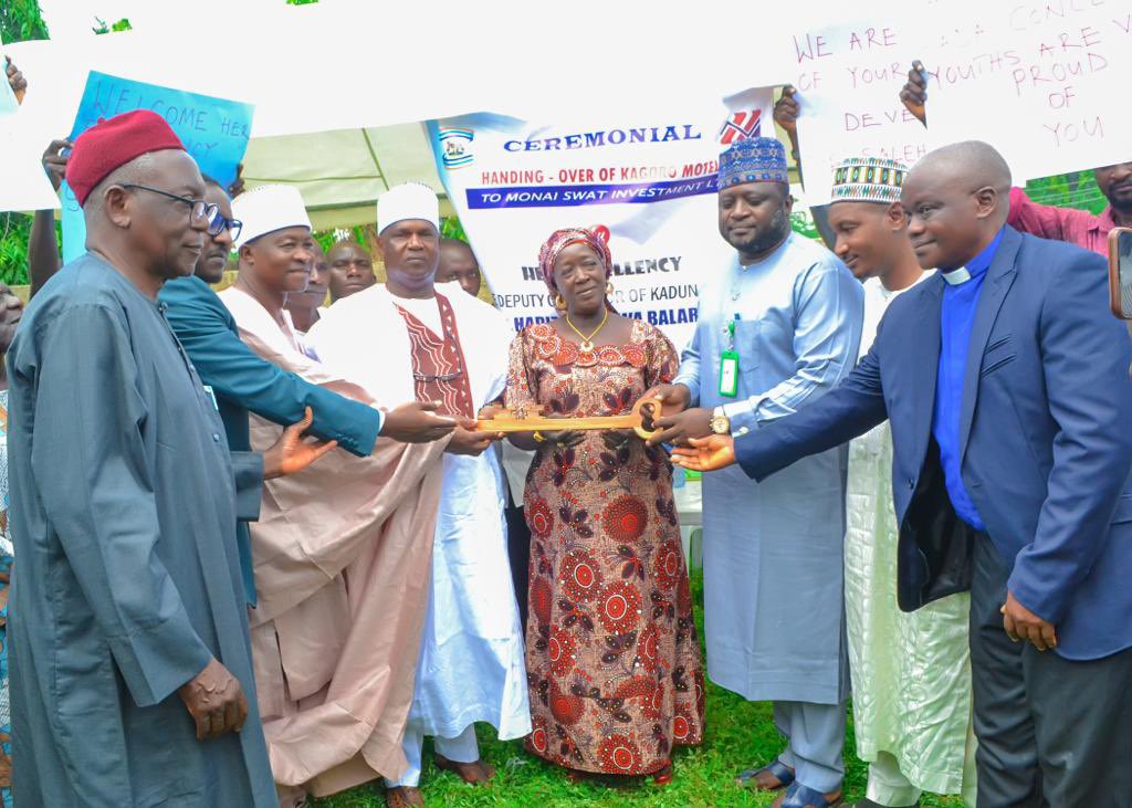 InvestKaduna's tweet photo. Director, Public-Private Partnership and Privatization, Mr. Nufi Y. Barnabas led KDSG officials to the formal handover of Kagoro and Kachia motels. Kagoro Motel was handed over to Monai Swat Investment Limited and Kachia Motel to Town and Country Integrated Development Limited. https://t.co/iV5bG3GP8P