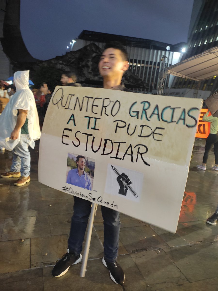 Nelsonalarcon74's tweet photo. La dictadura en la que estamos viviendo, suspenden al Alcalde de Medellín @QuinteroCalle porque su prioridad es y será la educación de las niñas, niños y jóvenes. 
#ElCambioEnPrimera https://t.co/JPo5V0VO83