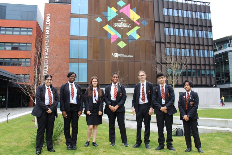 Budding Year 10 Mathematicians take part in competition hswv.co.uk/news-1/2022/5/…