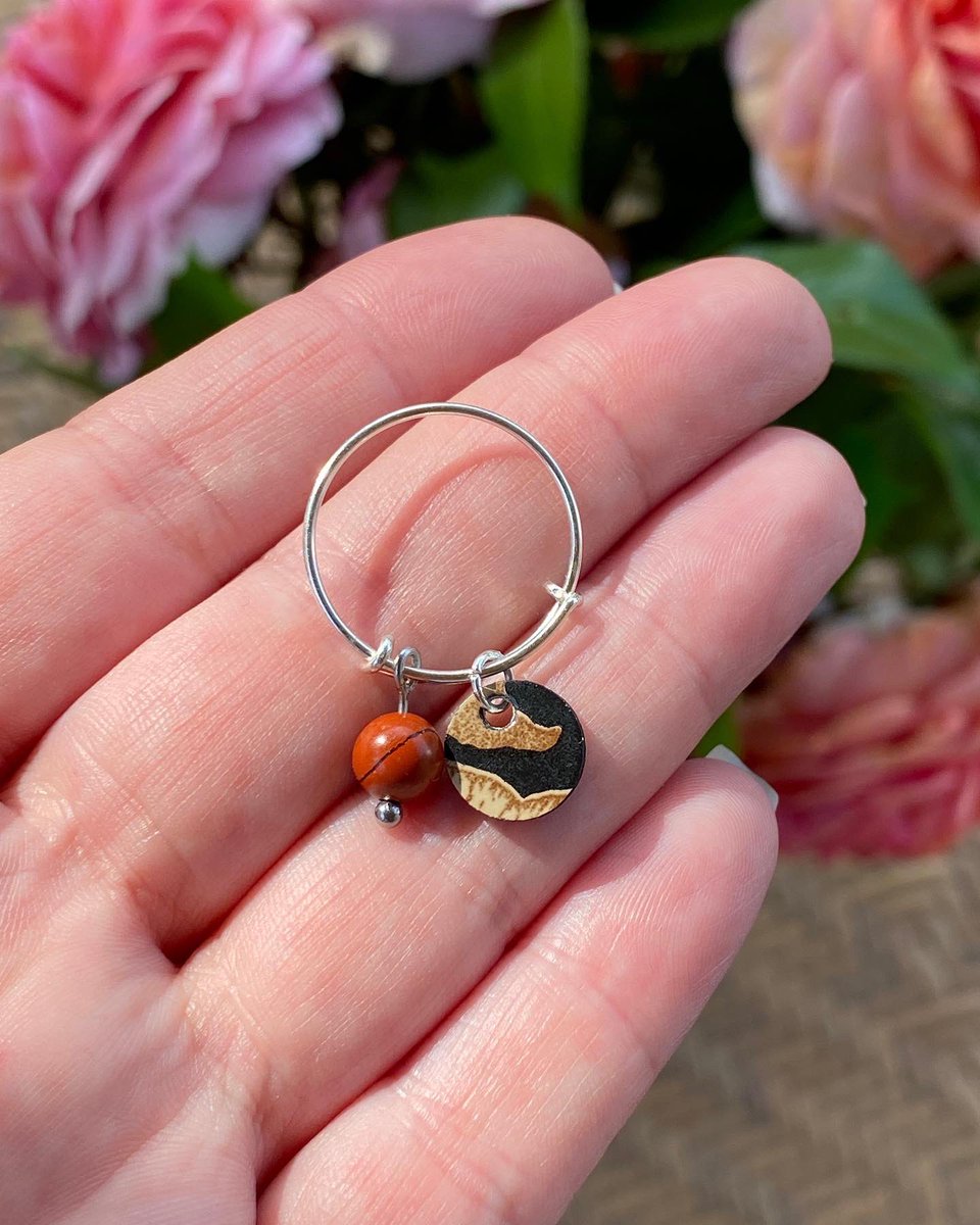 dooouce's tweet photo. Bague "Zita",
en cuir imprimé léopard et perle de jaspe rouge. L’anneau est en argent 925 et réglable !
#madeinfrance #bijouxcreateur #baguecuir #bijouxfaitmain #bijouxargent925 #bijouxcuir #ring #baguefemme #bijouxlover #minimaliste #createurardeche #leteilartisan #lithotherapie https://t.co/y4LFOVmhVK