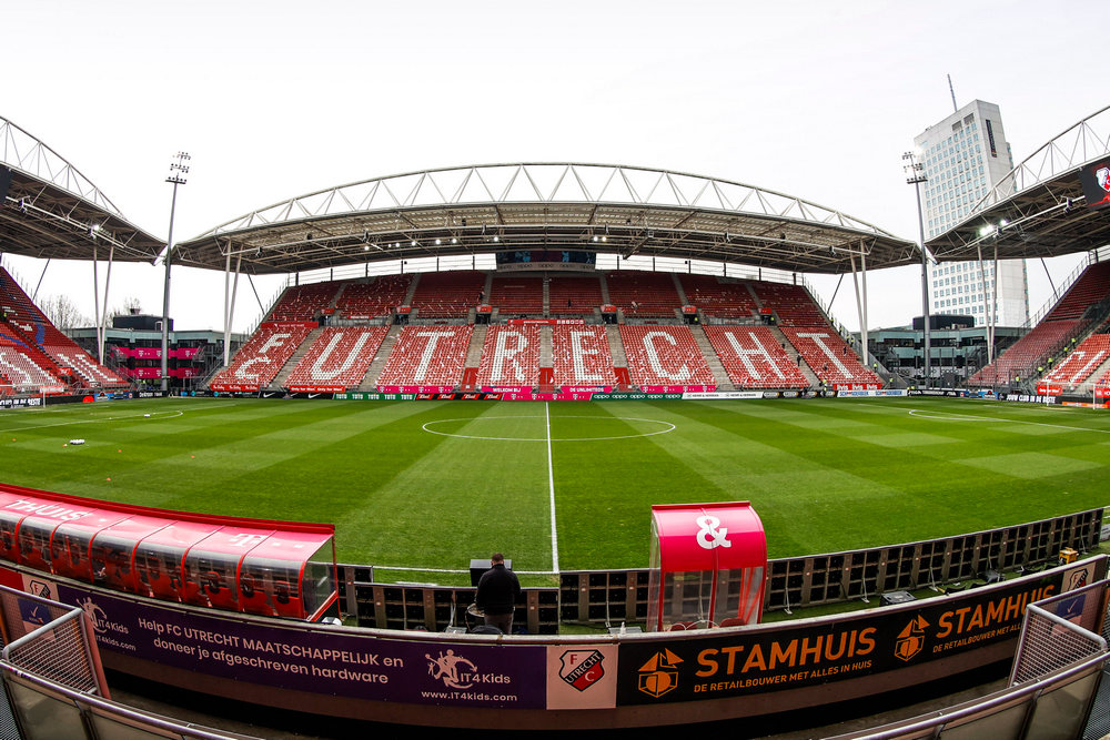 TwenteInsite's tweet photo. Geniaal! Twente-supporter zet kratje Grolsch bij stadion FC Utrecht https://t.co/KnZBkW5Qk6

#fctwente #twente #cote #enschede #twegro #fcgroningen https://t.co/rClwO6eOkZ