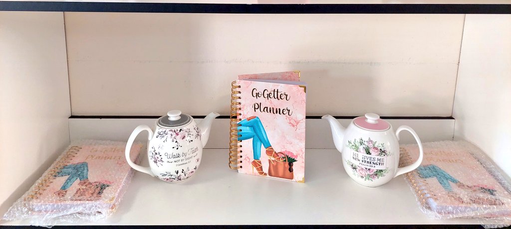 crystalgatesg's tweet photo. The go getter section @crystalgatesg 😉

We are are loving the new cover @GoGetterTH

#aGiftForEverySeason https://t.co/inzdYuBDA2