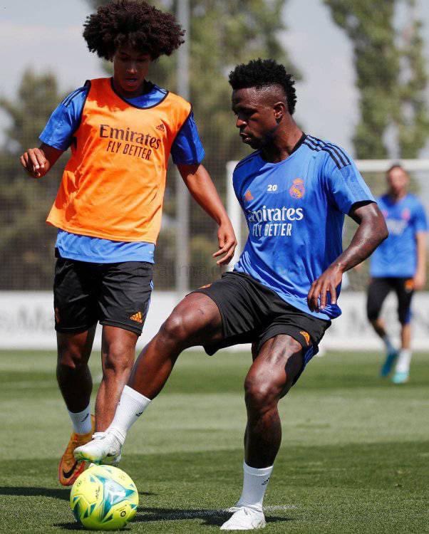 FCRealMadridFT's tweet photo. Some pictures from today's workout.
 As you will notice, a few players from Team B trained with Team A. #RealMadrid #HalaMadrid #laliga #Bernabeu #fcrealmadridfantoken https://t.co/uKSa0t1pAX