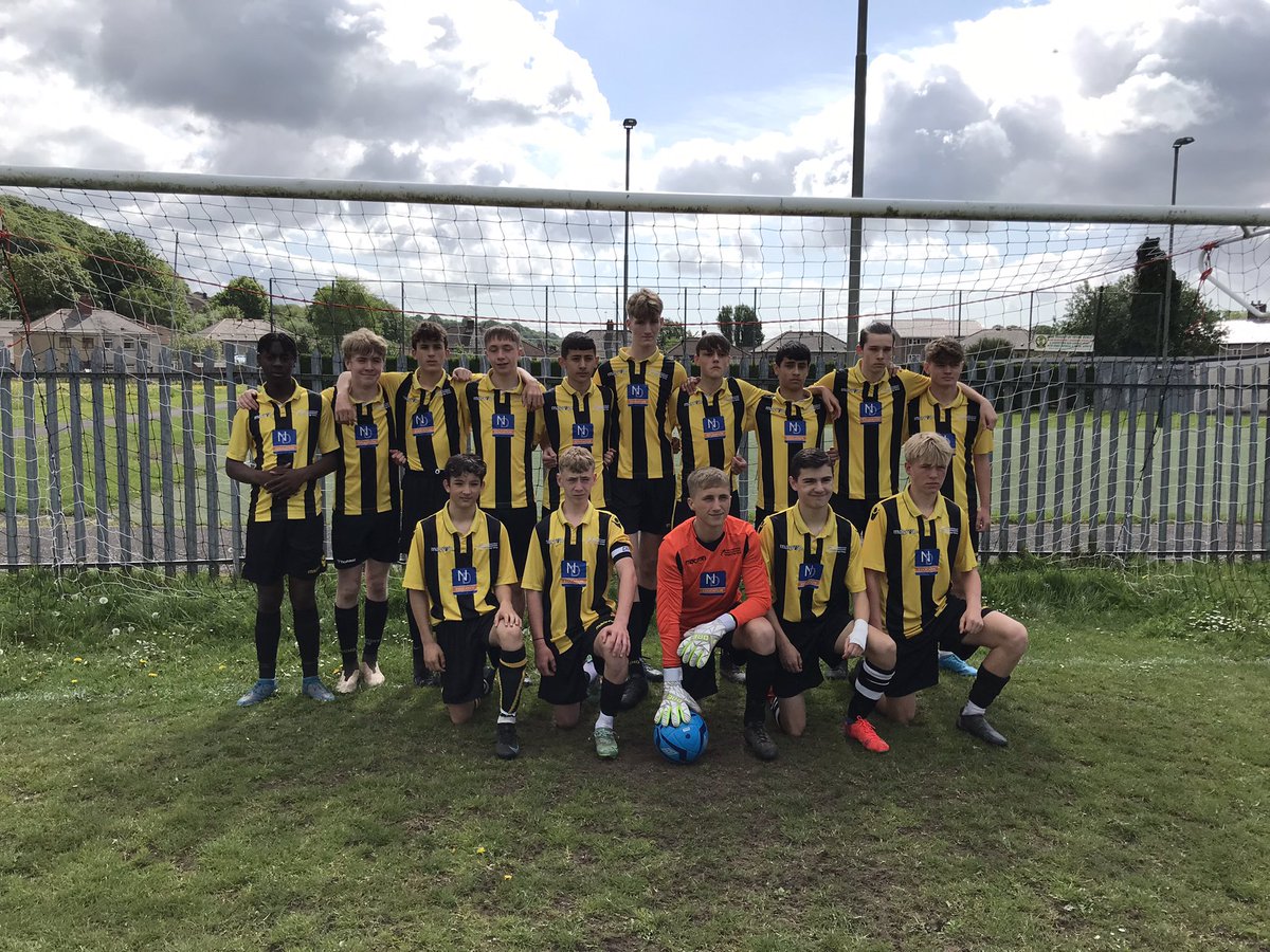 MrHodge01's tweet photo. Proud of these boys today! Superb result for the @NewporthighPE1 @NewportH @Y10NHS ⚽️ boys winning the final of the Newport 🏆2-0 against an excellent @MCSPE1 goal scorers were Dan.M and Noah. M all the boys were on 🔥🔥🔥 https://t.co/OdqnDXHzU8