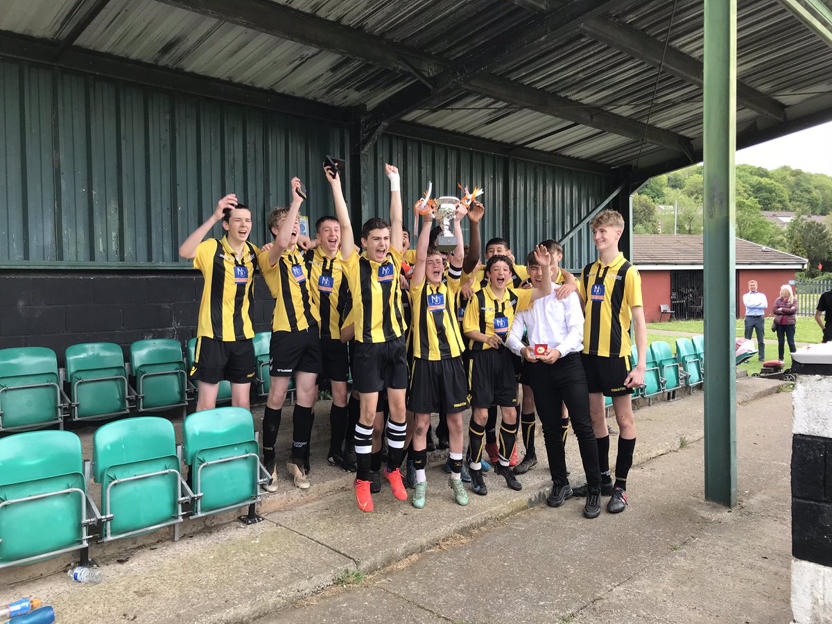 MrHodge01's tweet photo. Proud of these boys today! Superb result for the @NewporthighPE1 @NewportH @Y10NHS ⚽️ boys winning the final of the Newport 🏆2-0 against an excellent @MCSPE1 goal scorers were Dan.M and Noah. M all the boys were on 🔥🔥🔥 https://t.co/OdqnDXHzU8