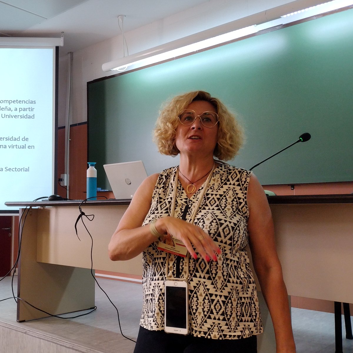 ObservatorioCUD's tweet photo. Los subgrupos presentan acciones realizadas y agenda:

🔹#Voluntariado. Silvia Lloveras, de @UdGCompromis  @univgirona.
🔹#ComercioJusto. David Marí, de @CatedraAliances @UJIuniversitat.
🔹#Refugio. Cati Jerez, de @SolidaritatUB @UniBarcelona

#CrueInternacionalizaciónCooperación https://t.co/gUW9jKWdqL