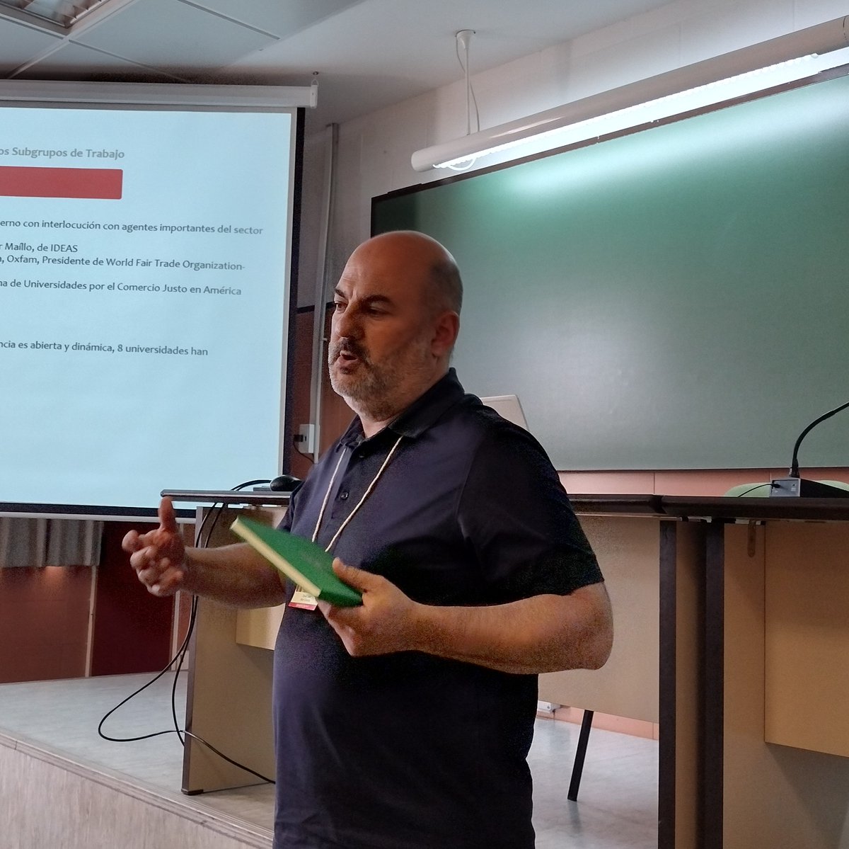 ObservatorioCUD's tweet photo. Los subgrupos presentan acciones realizadas y agenda:

🔹#Voluntariado. Silvia Lloveras, de @UdGCompromis  @univgirona.
🔹#ComercioJusto. David Marí, de @CatedraAliances @UJIuniversitat.
🔹#Refugio. Cati Jerez, de @SolidaritatUB @UniBarcelona

#CrueInternacionalizaciónCooperación https://t.co/gUW9jKWdqL