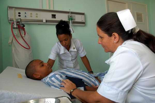 DiazCanelB's tweet photo. En el #DiaInternacionalDeLaEnfermería todo nuestro reconocimiento a las enfermeras y enfermeros cubanos por la entrega diaria a esa altruista profesión. Un fuerte abrazo. https://t.co/an2Al3WIrb