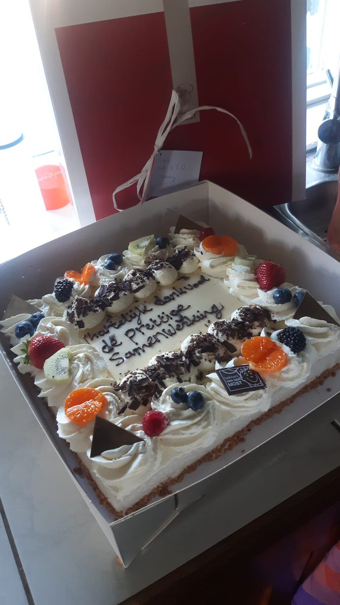 En vanochtend laatste keer reguliere wethouder overleg met afzwaaiende wethouders van Raalte <a href="/WagenmansWout/">Wout Wagenmans</a> en <a href="/jvloevezijn/">Jacques v. Loevezijn</a>. Dank voor de goede samenwerking en dank voor de lekkere taart!