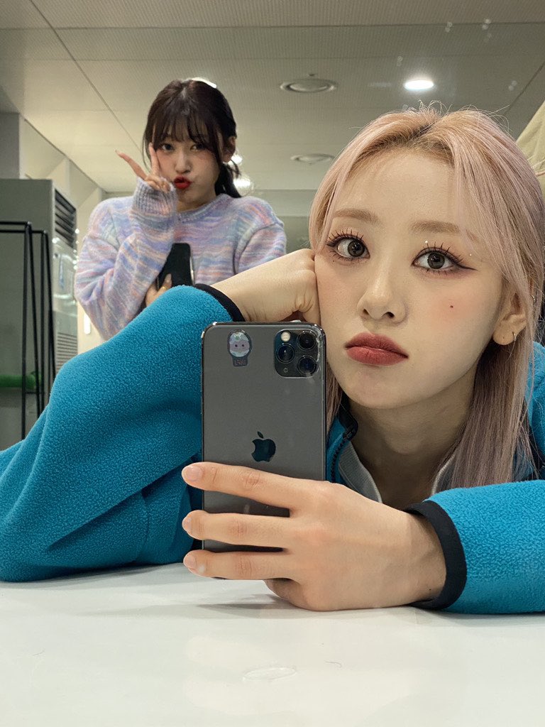 LoonaThe_Yves's tweet photo. QUEEN IS NA UNIT 
#LOONAxBG_TELLMENOW
#이달의소녀_왕관이_탐이나
@loonatheworld https://t.co/f5hCWWuFJV