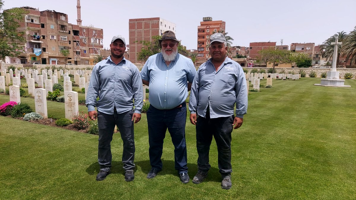 baghdady_rashed's tweet photo. Suez war and african &amp; indian cemeteries During visiting the technical manager Hort  ,Excellent maintenance as always ,well done Hassanein and Hamedo @CWGC @AAPAComms @RodCarkett @georgeelia5 @MamdouhWahed3 @HassaneinShaab3 https://t.co/qNXXPptFLF