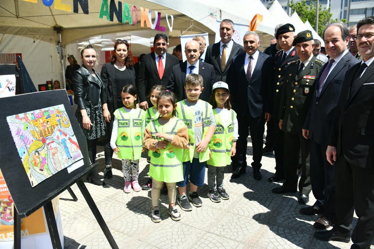 TCSamsunValilik's tweet photo. çocuklarımıza uygulamalı trafik eğitimi veriyoruz. İlkadım ilçemizde bulunan Çocuk Trafik Eğitim Parkı’nın yanı sıra Bafra, Çarşamba, Canik ve Vezirköprü ilçelerimizde projeleri hazırlanan Çocuk Trafik Eğitim Parklarının da hizmet vermeye başlamasıyla https://t.co/0YBrMheLBj