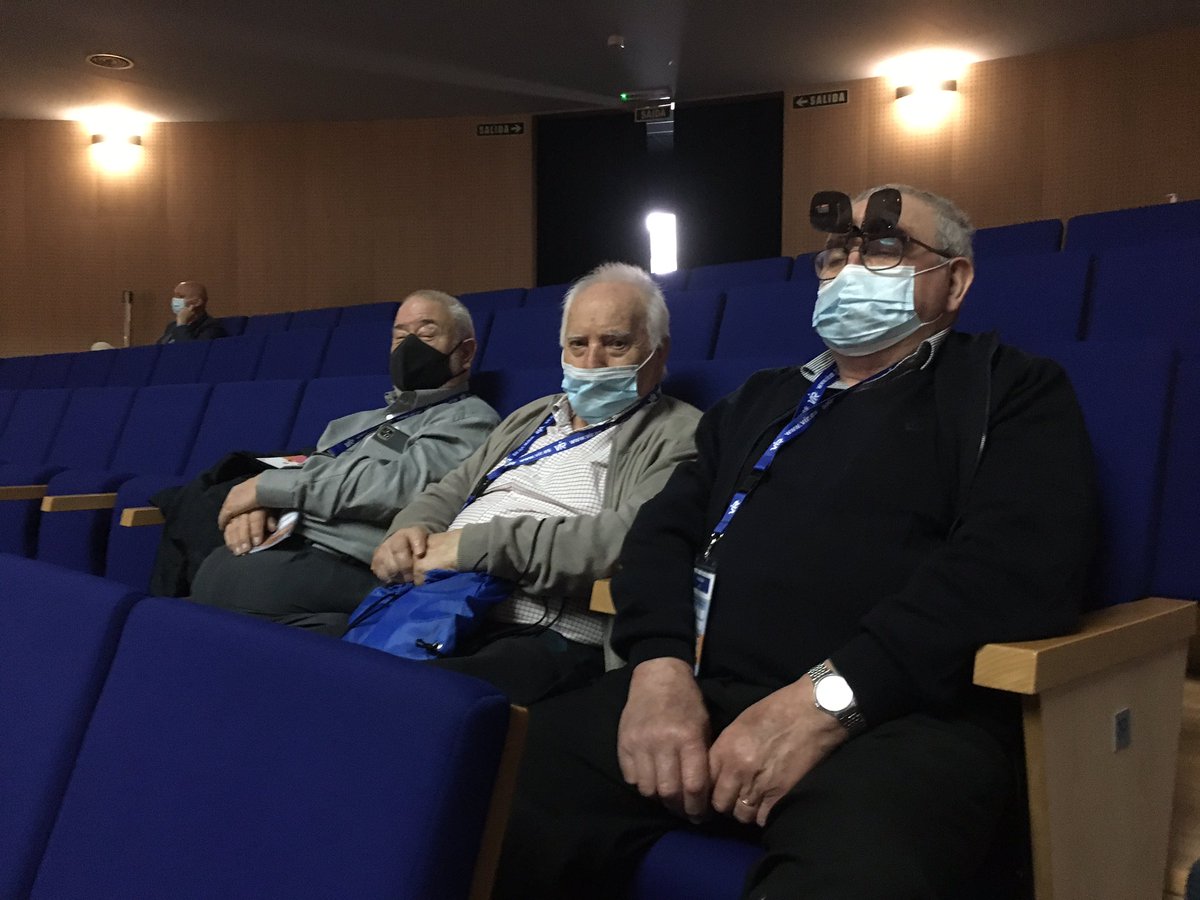 El papel de la enfermería es esencial en el equipo asistencial del paciente crónico ya sea de forma presencial o telemática. Estamos en #CongresoPacientes escuchando experiencias en NNTT, dolor, #MedicinaRural #GENRURAL