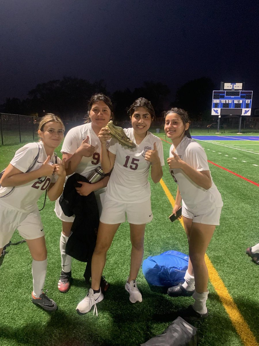 SolorioSoccer's tweet photo. Beautiful night of ⚽️! Great match between 1st North champs and 1st South champs. Golden boot to Gio for never letting up and taking on multiple defenders to get our goal. Gave up too many corners and ended up losing to Taft 1-2. On to the #IHSA tournament! https://t.co/uKUFVU3Nrr
