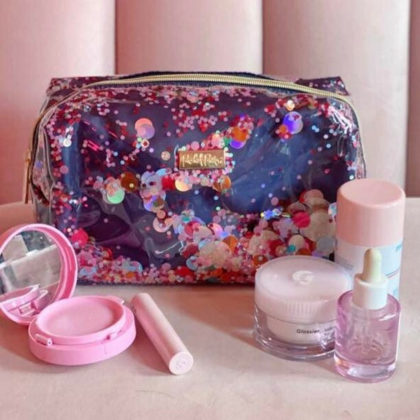 SuburbStyle's tweet photo. How fun is this Makeup bag!? The confetti makes us so happy!!
#selfcare #shopacrosstexas #giftideas #teacherappreciation #jewlery #ShopSmall #makeupideas #makeupideas #cleanbeauty #cleanbeauty #beautytips #friscomom https://t.co/K8dXbR7OXr https://t.co/5lq3JYCpol