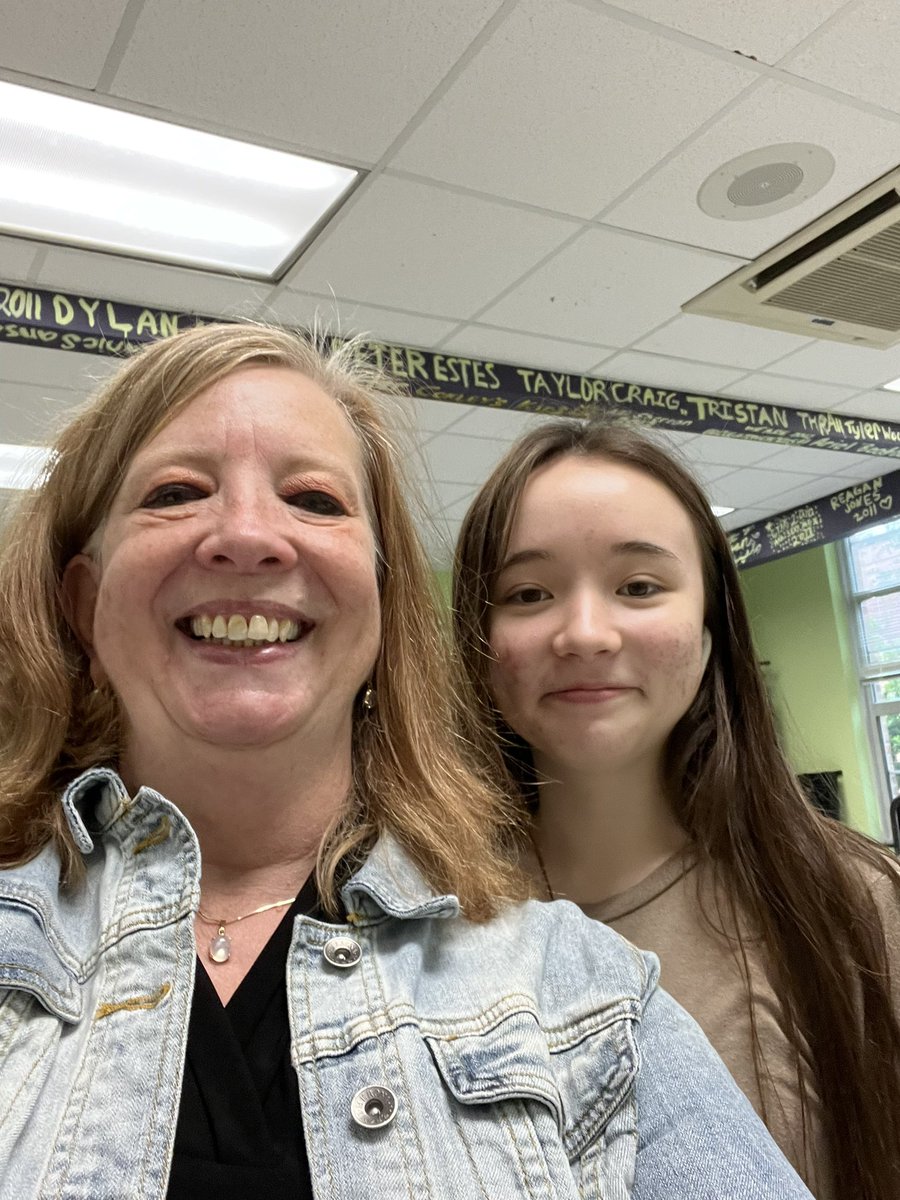 BroughtonChorus's tweet photo. This what happens when AP World exam happens. #lonestudent, #funstudent https://t.co/a8RlWPfuMx