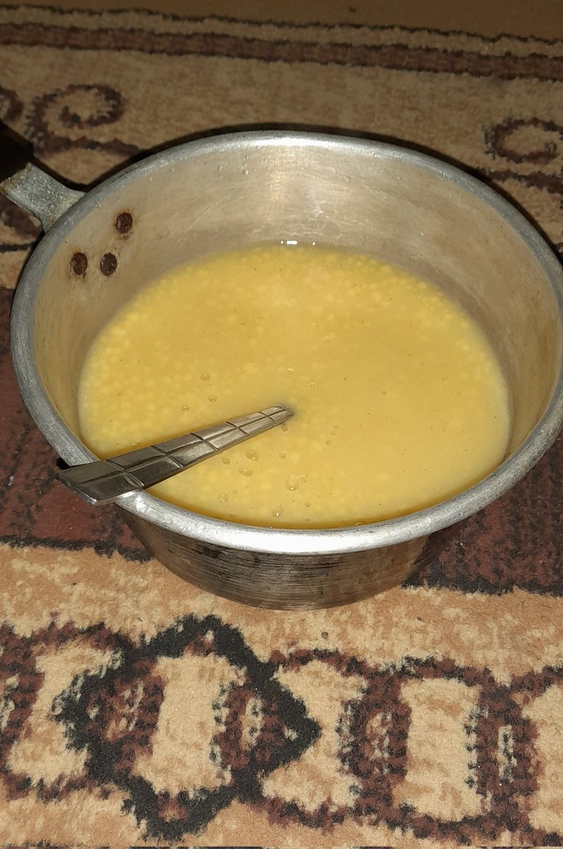 MakenzyDrame's tweet photo. Rien de mieux qu'un bon fondé 🌽 au citron chaud pour bien débuter la journée. Dagay sawar t ñiakh laff yay raw Ballack manila..leip si #Pobar gui la #amoulcetadire😊
#kebetu https://t.co/Y2rCy0EeFE