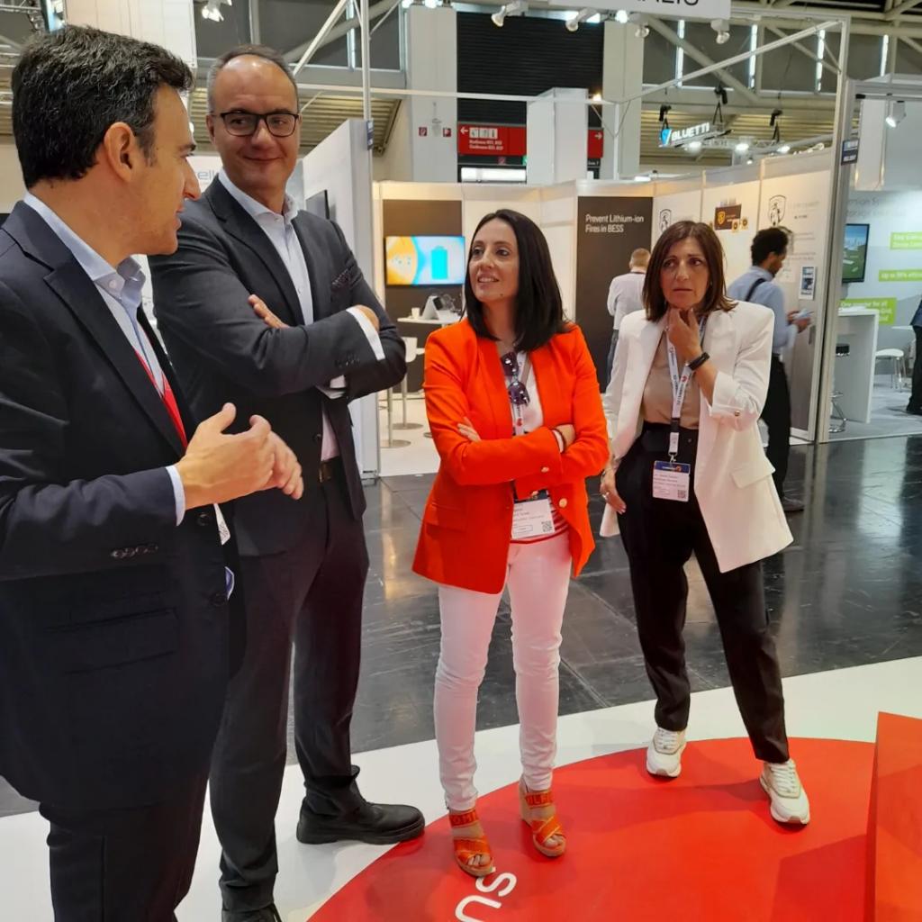 turbo_energy's tweet photo. Today we have received at our booth in #IntersolarEurope2022 the visit of @Rebeca_Torro, @emparmbonafe and @MarcosJLacruz. Our CEO, Enrique Selva, explained to them #SunBoxEV smart solar system with the #TurboEnergyApp https://t.co/nCymKw5XEm