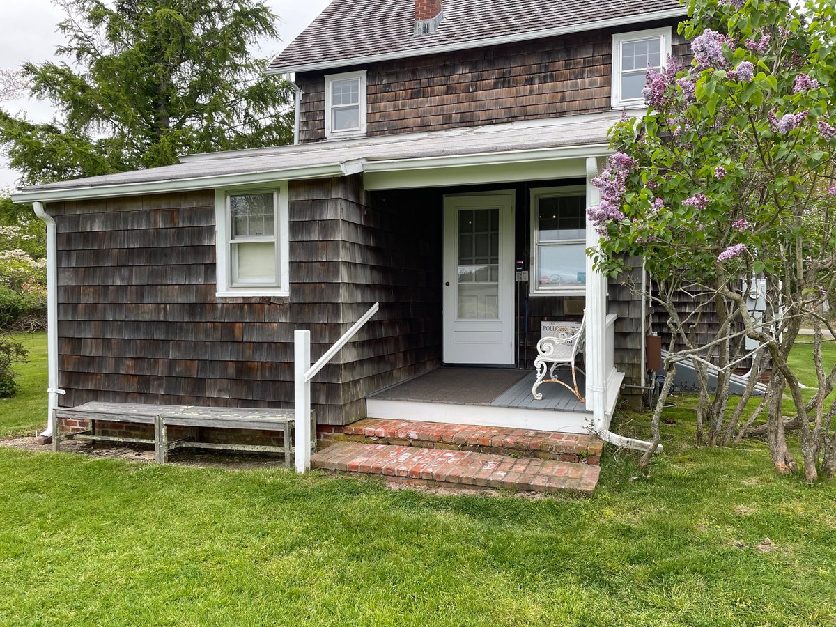MediaCombo_Inc's tweet photo. We're back at The Pollock-Krasner House and Study Center to set up more VR headsets with Tracing Paint so even more summer visitors can travel back in time to be with the artists in the studio in #VR. #VirtualReality #arthistory #jacksonpollock #leekrasner #historichouse https://t.co/TDbPeqdlRM