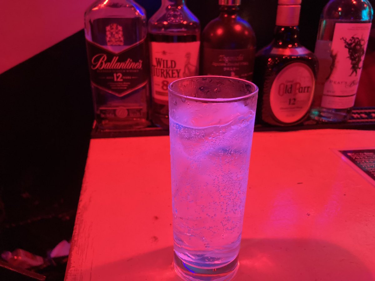 moco_po3's tweet photo. 久しぶりのライブハウス🎶

乾杯(´˘`＊) https://t.co/Dt0Rs5tV6f